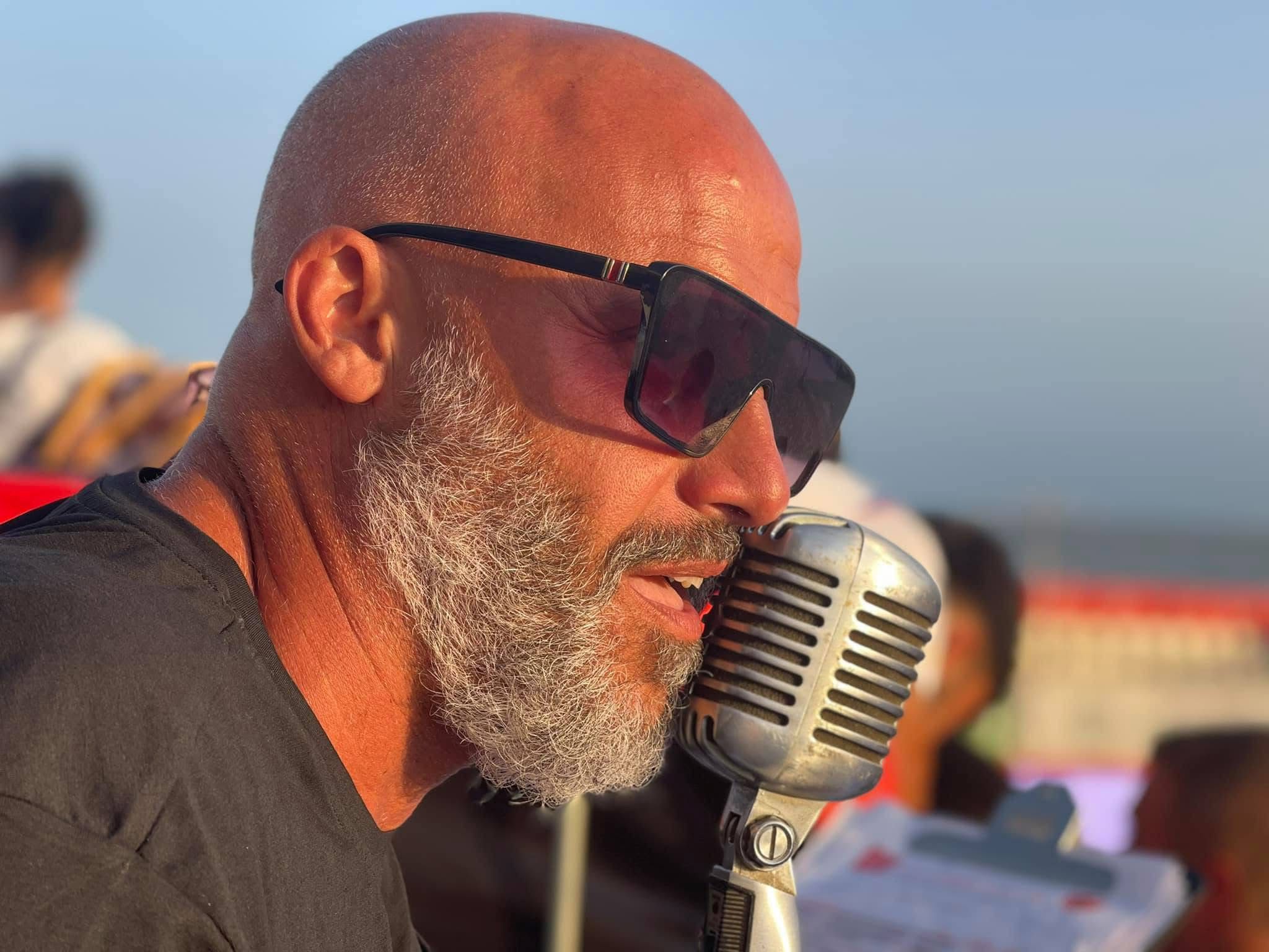 Animaci&oacute;n con micr&oacute;fono para evento